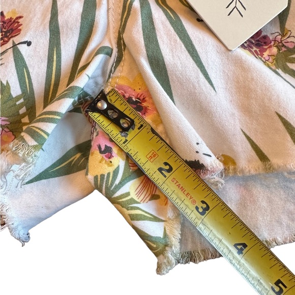 Banjara Mid Rise Tropical Floral Raw Hem Shorts - Picture 10 of 11